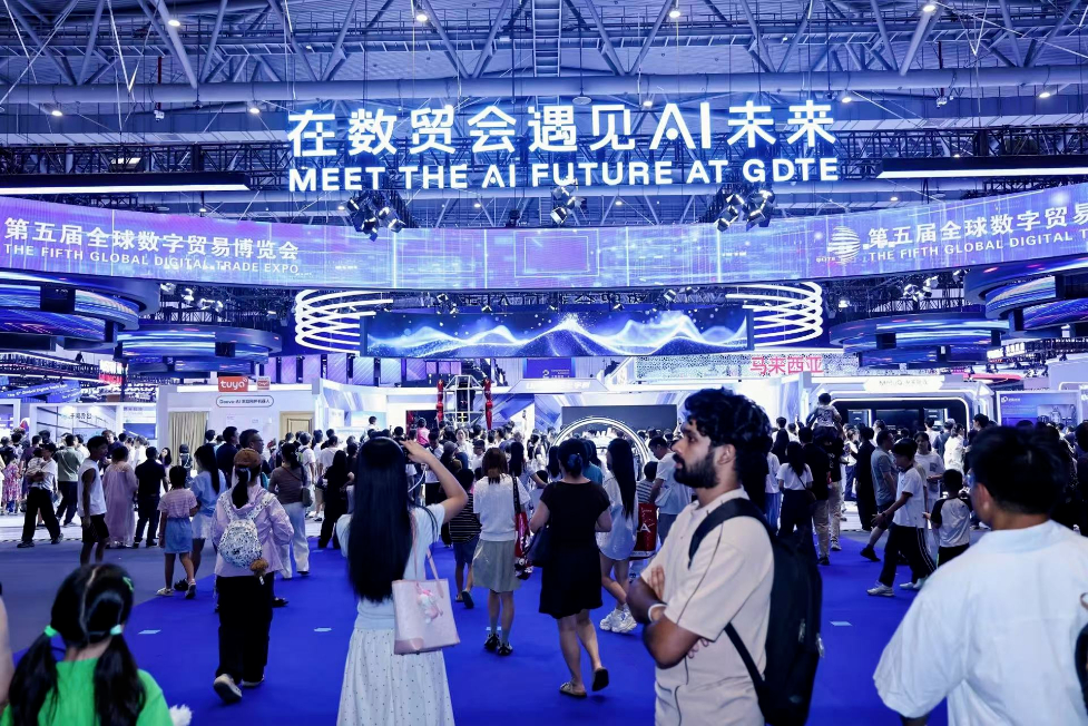 聚芯成势 融链成景 |  “芯场景”亮相第五届数贸会